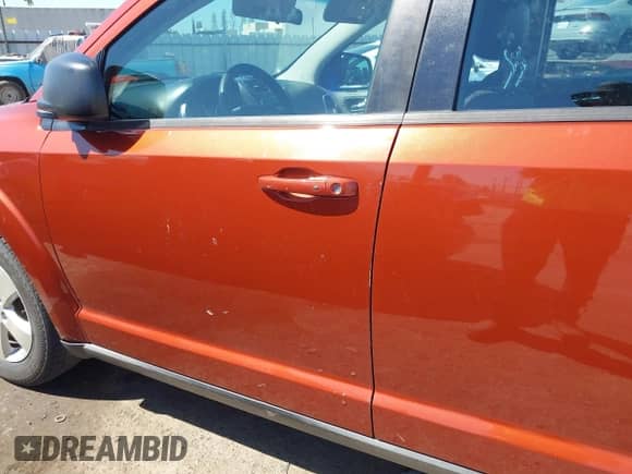 2013 Dodge Journey American Value z VIN 3C4PDCAB1DT626671, wystawiony jako IAAI lot #42828028 z przebiegiem 238 028 mil mil oraz . Historia ofert i sprzedaży dostępna na DreamBid. Obrazek 18.