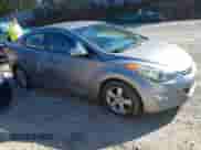 2013 Hyundai Elantra GLS z VIN KMHDH4AE0DU675062, wystawiony jako IAAI lot #43186022 z przebiegiem 146 855 mil mil oraz . Historia ofert i sprzedaży dostępna na DreamBid. Obrazek 1.