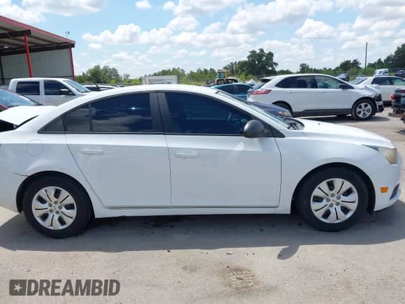 2014 Chevrolet Cruze LS z VIN 1G1PA5SH0E7200220, wystawiony jako IAAI lot #42929141 z przebiegiem 162 898 mil mil oraz . Historia ofert i sprzedaży dostępna na DreamBid. Obrazek 13.