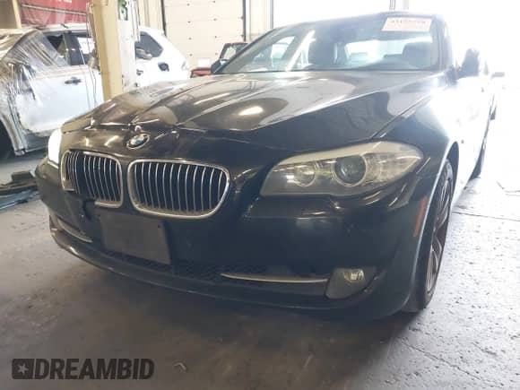 2013 BMW 5 Series 528i z VIN WBAXG5C59DDY30938, wystawiony jako IAAI lot #43155758 z przebiegiem 146 304 mil mil oraz . Historia ofert i sprzedaży dostępna na DreamBid. Obrazek 6.