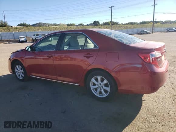 2013 Toyota Camry LE z VIN 4T4BF1FK8DR319894, wystawiony jako Copart lot #84438245 z przebiegiem 133 426 mil mil oraz Szkoda całkowita • Salvage title. Historia ofert i sprzedaży dostępna na DreamBid. Obrazek 2.