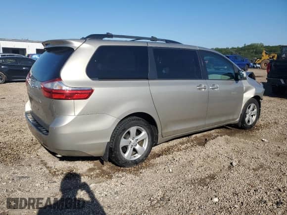 2015 Toyota Sienna LE с VIN 5TDKK3DCXFS551597, выставлен на аукционе Copart как лот 71127105 с пробегом 160 738 миль миль и Списание • Salvage title. История ставок и продаж доступна на DreamBid. Изображение 3.