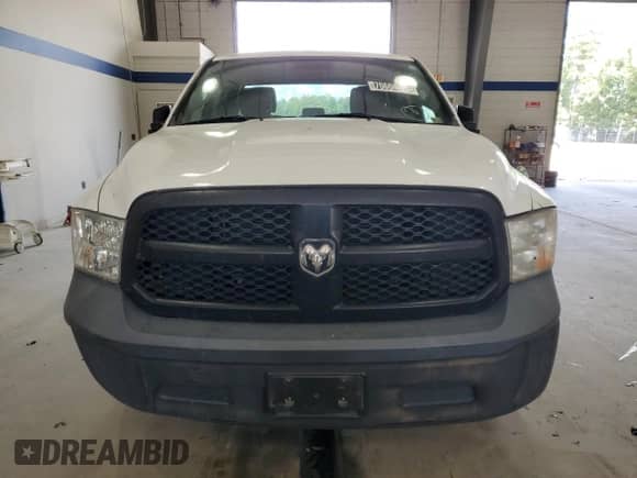 2019 Ram 1500 Tradesman z VIN 1C6RR6FG3KS710495, wystawiony jako Copart lot #70604215 z przebiegiem 120 772 mil mil oraz Czysty tytuł • Clean title. Historia ofert i sprzedaży dostępna na DreamBid. Obrazek 5.