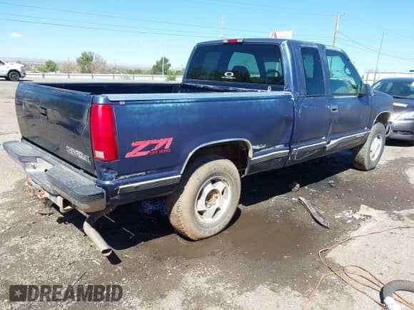 1998 Chevrolet Silverado 1500 z VIN 2GCEK19R4W1202814, wystawiony jako IAAI lot #43276189 z przebiegiem 380 182 mil mil oraz . Historia ofert i sprzedaży dostępna na DreamBid. Obrazek 4.