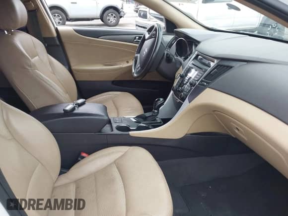 2012 Hyundai Sonata Hybrid z VIN KMHEC4A47CA033304, wystawiony jako IAAI lot #43197453 z przebiegiem 183 837 mil mil oraz . Historia ofert i sprzedaży dostępna na DreamBid. Obrazek 5.