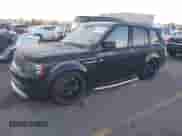 2013 Land Rover Range Rover Sport SC с VIN SALSH2E42DA795635, выставлен на аукционе IAAI как лот 41312989 с пробегом 144 698 миль миль и . История ставок и продаж доступна на DreamBid. Изображение 2.