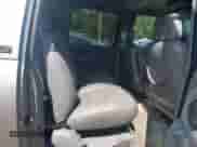 1999 Chevrolet Suburban z VIN 3GNEC16R4XG191802, wystawiony jako IAAI lot #42800207 z przebiegiem 260 237 mil mil oraz . Historia ofert i sprzedaży dostępna na DreamBid. Obrazek 8.