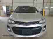 2020 Chevrolet Sonic LT z VIN 1G1JD6SB9L4132285, wystawiony jako Copart lot #60682595 z przebiegiem 73 042 mil mil oraz Szkoda całkowita • Salvage title. Historia ofert i sprzedaży dostępna na DreamBid. Obrazek 5.