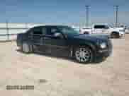 2010 Chrysler 300 C Hemi с VIN 2C3CA6CT3AH153427, выставлен на аукционе Copart как лот 67043635 с пробегом 122 616 миль миль и Списание • Salvage title. История ставок и продаж доступна на DreamBid. Изображение 13.