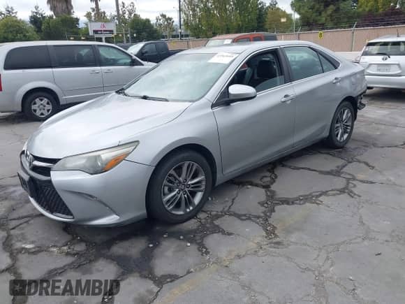 2017 Toyota Camry LE z VIN 4T1BF1FK5HU667068, wystawiony jako IAAI lot #43363605 z przebiegiem 119 153 mil mil oraz . Historia ofert i sprzedaży dostępna na DreamBid. Obrazek 2.