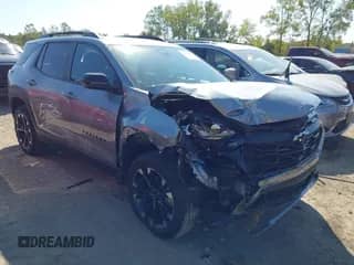 2025 Chevrolet Equinox AWD RS z VIN 3GNAXTEG1SL260928, wystawiony jako IAAI lot #43231896 z przebiegiem 4 422 mil mil oraz . Historia ofert i sprzedaży dostępna na DreamBid. Obrazek 1.