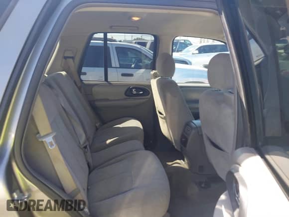 2007 Chevrolet TrailBlazer LT z VIN 1GNDS13S872111416, wystawiony jako IAAI lot #41823518 z przebiegiem 143 628 mil mil oraz . Historia ofert i sprzedaży dostępna na DreamBid. Obrazek 8.