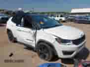 2019 Jeep Compass Altitude z VIN 3C4NJCBBXKT636725, wystawiony jako IAAI lot #43200549 z przebiegiem 99 713 mil mil oraz . Historia ofert i sprzedaży dostępna na DreamBid. Obrazek 14.
