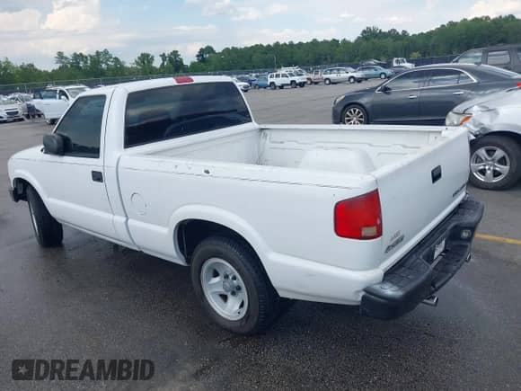 2003 Chevrolet S-10 LS с VIN 1GCCS14H338289619, выставлен на аукционе IAAI как лот 42657033 с пробегом 92 978 миль миль и . История ставок и продаж доступна на DreamBid. Изображение 3.
