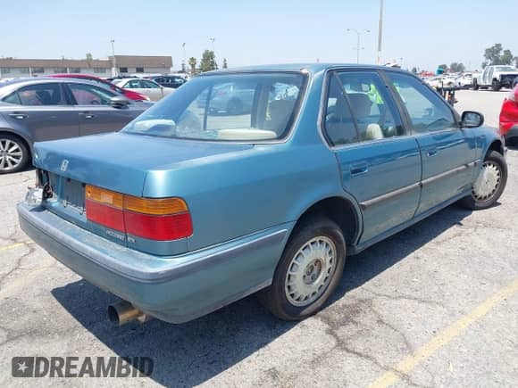 1991 Honda Accord EX z VIN JHMCB7560MC063583, wystawiony jako IAAI lot #42563870 z przebiegiem 226 798 mil mil oraz . Historia ofert i sprzedaży dostępna na DreamBid. Obrazek 4.