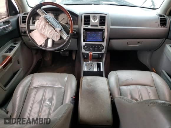 2006 Chrysler 300 C with VIN 2C3KA63H66H240561, listed as a Copart auction lot 71257935 with 188,941 mi miles and Salvage title. Bid and sale history available at DreamBid. Image 8.