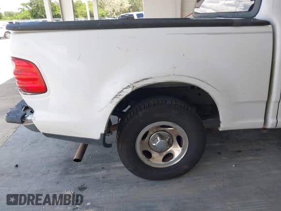 2002 Ford F-150 XLT с VIN 1FTRW07L82KB90613, выставлен на аукционе IAAI как лот 42979012 с пробегом 285 440 миль миль и . История ставок и продаж доступна на DreamBid. Изображение 6.