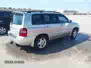 2007 Toyota Highlander w/3rd Row z VIN JTEDP21A870128024, wystawiony jako IAAI lot #43156642 z przebiegiem 145 895 mil mil oraz . Historia ofert i sprzedaży dostępna na DreamBid. Obrazek 4.