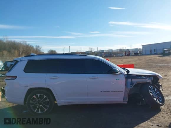 2021 Jeep Grand Cherokee Overland with VIN 1C4RJKDG3M8204967, listed as a IAAI auction lot 41744813 with 37,297 mi miles and . Bid and sale history available at DreamBid. Image 14.