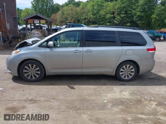 2014 Toyota Sienna Limited с VIN 5TDDK3DC9ES090271, выставлен на аукционе IAAI как лот 43006413 с пробегом 223 894 миль миль и . История ставок и продаж доступна на DreamBid. Изображение 14.