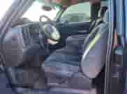 2003 GMC Sierra 1500 SLE z VIN 2GTEC19V831300489, wystawiony jako Copart lot #82320705 z przebiegiem 146 528 mil mil oraz Szkoda całkowita • Salvage title. Historia ofert i sprzedaży dostępna na DreamBid. Obrazek 7.