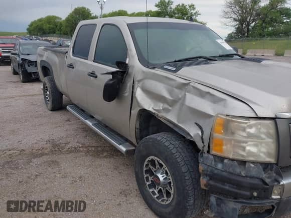 2007 Chevrolet Silverado 3500HD SRW 1LT с VIN 1GCHK33637F565221, выставлен на аукционе IAAI как лот 42689794 с пробегом 281 008 миль миль и . История ставок и продаж доступна на DreamBid. Изображение 6.