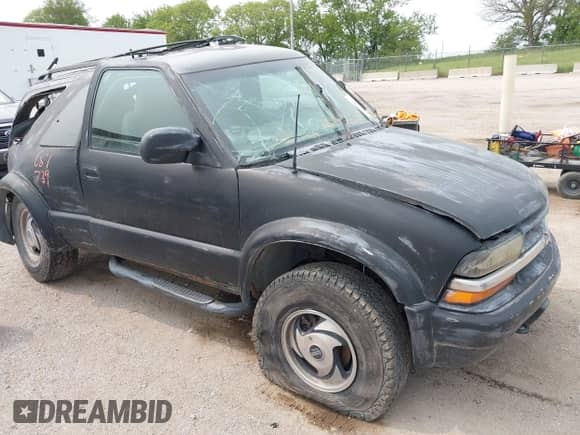 2000 Chevrolet Blazer LS с VIN 1GNCT18W3YK249760, выставлен на аукционе IAAI как лот 42329467 с пробегом Не указан миль и . История ставок и продаж доступна на DreamBid. Изображение 1.