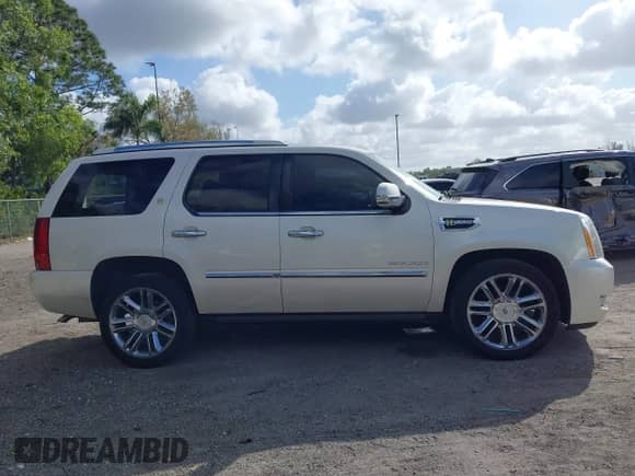 2012 Cadillac Escalade with VIN 1GYS4FEJ5CR193323, listed as a IAAI auction lot 41570937 with 178,659 mi miles and . Bid and sale history available at DreamBid. Image 14.