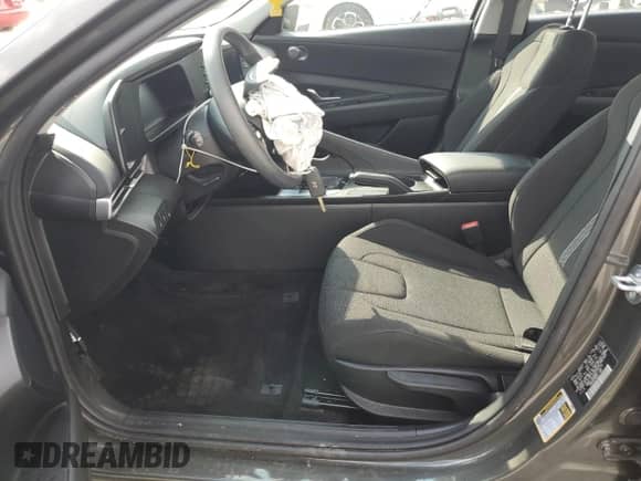 2024 Hyundai Elantra SE с VIN KMHLL4DG8RU770712, выставлен на аукционе Copart как лот 69452885 с пробегом 12 636 миль миль и Списание • Salvage title. История ставок и продаж доступна на DreamBid. Изображение 7.