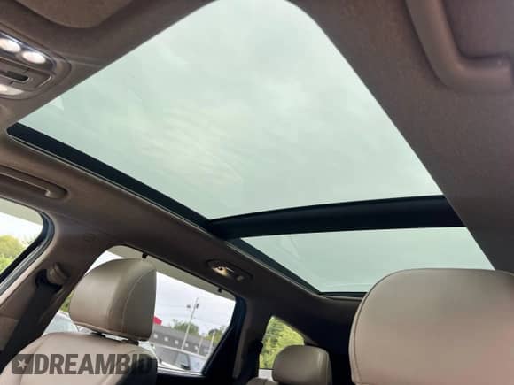 2019 Hyundai Santa Fe Ultimate z VIN 5NMS5CAA5KH040953, wystawiony jako Copart lot #70043355 z przebiegiem 139 633 mil mil oraz Czysty tytuł • Clean title. Historia ofert i sprzedaży dostępna na DreamBid. Obrazek 10.