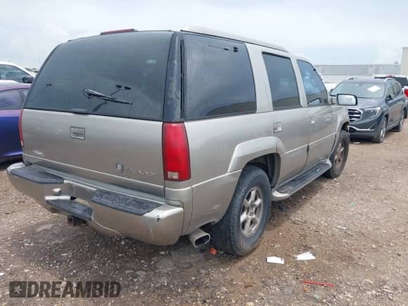 2000 Cadillac Escalade with VIN 1GYEK63R7YR222890, listed as a IAAI auction lot 42724746 with 174,325 mi miles and . Bid and sale history available at DreamBid. Image 4.