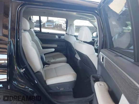 2024 Hyundai Santa Fe Calligraphy z VIN 5NMP54GL4RH043227, wystawiony jako IAAI lot #42673399 z przebiegiem 10 958 mil mil oraz . Historia ofert i sprzedaży dostępna na DreamBid. Obrazek 8.