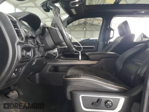 2020 Ram 1500 Laramie z VIN 1C6SRFRT0LN287725, wystawiony jako Copart lot #47793495 z przebiegiem 52 505 mil mil oraz Szkoda całkowita • Salvage title. Historia ofert i sprzedaży dostępna na DreamBid. Obrazek 7.