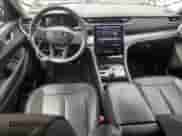 2023 Jeep Grand Cherokee Limited с VIN 1C4RJHBG5PC517333, выставлен на аукционе Copart как лот 57616585 с пробегом 23 609 миль миль и Списание • Salvage title. История ставок и продаж доступна на DreamBid. Изображение 8.