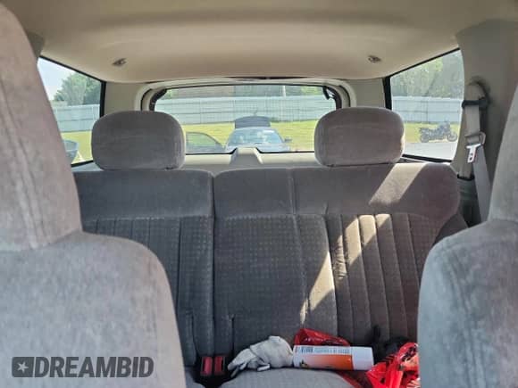 2000 Chevrolet Blazer LS z VIN 1GNDT13W1Y2233066, wystawiony jako Copart lot #64214395 z przebiegiem Nie podano mil oraz Szkoda całkowita • Salvage title. Historia ofert i sprzedaży dostępna na DreamBid. Obrazek 10.