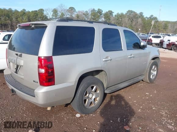 2009 Chevrolet Tahoe 1LT z VIN 1GNEC23329R242741, wystawiony jako IAAI lot #41280594 z przebiegiem 255 674 mil mil oraz . Historia ofert i sprzedaży dostępna na DreamBid. Obrazek 4.
