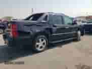 2011 Chevrolet Avalanche LTZ z VIN 3GNTKGE3XBG100874, wystawiony jako Copart lot #77897384 z przebiegiem 189 831 mil mil oraz Szkoda całkowita • Salvage title. Historia ofert i sprzedaży dostępna na DreamBid. Obrazek 3.