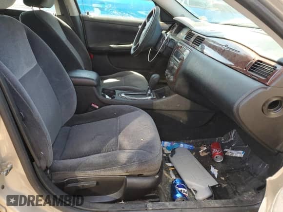 2011 Chevrolet Impala LS Fleet z VIN 2G1WF5EK8B1264700, wystawiony jako Copart lot #53561235 z przebiegiem 129 644 mil mil oraz Szkoda całkowita • Salvage title. Historia ofert i sprzedaży dostępna na DreamBid. Obrazek 7.