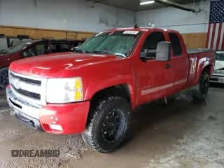 2007 Chevrolet Silverado 1500 z VIN 2GCFK19Y671703720, wystawiony jako Copart lot #84562745 z przebiegiem 220 005 mil mil oraz Czysty tytuł • Clean title. Historia ofert i sprzedaży dostępna na DreamBid. Obrazek 1.