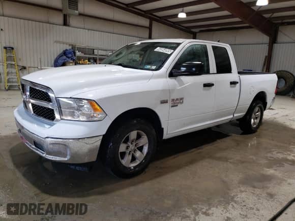 2023 Ram 1500 Tradesman z VIN 1C6RR7FT7PS527773, wystawiony jako Copart lot #44564895 z przebiegiem 46 041 mil mil oraz Czysty tytuł • Clean title. Historia ofert i sprzedaży dostępna na DreamBid. Obrazek 1.