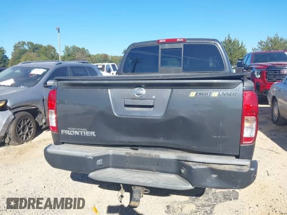 2015 Nissan Frontier SV z VIN 1N6AD0ER6FN734246, wystawiony jako IAAI lot #43477443 z przebiegiem 119 096 mil mil oraz . Historia ofert i sprzedaży dostępna na DreamBid. Obrazek 16.