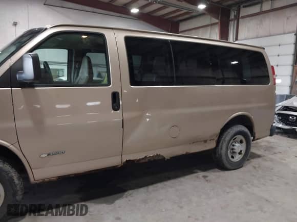 2005 Chevrolet Express Passenger с VIN 1GAHG35U651173253, выставлен на аукционе IAAI как лот 41966197 с пробегом 368 386 миль миль и . История ставок и продаж доступна на DreamBid. Изображение 6.