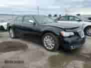 2014 Chrysler 300 C z VIN 2C3CCAKTXEH265050, wystawiony jako Copart lot #70564885 z przebiegiem 84 306 mil mil oraz Czysty tytuł • Clean title. Historia ofert i sprzedaży dostępna na DreamBid. Obrazek 4.
