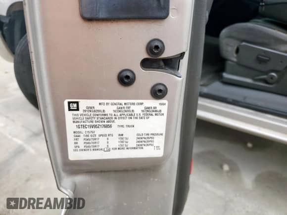 2005 GMC Sierra 1500 SLE z VIN 1GTEC19V95Z176856, wystawiony jako Copart lot #60732885 z przebiegiem 89 468 mil mil oraz Szkoda całkowita • Salvage title. Historia ofert i sprzedaży dostępna na DreamBid. Obrazek 12.