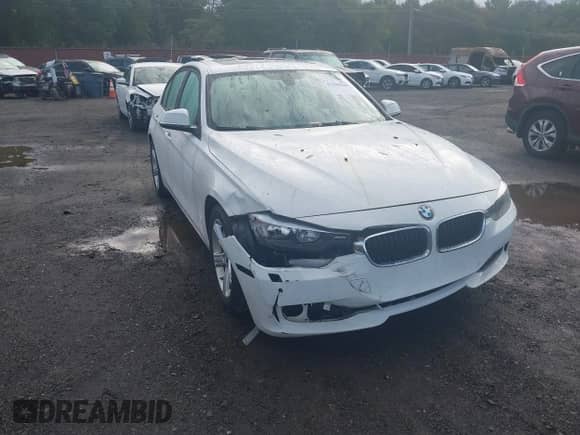 2013 BMW 3 Series 328i xDrive с VIN WBA3B5C54DF591140, выставлен на аукционе IAAI как лот 43298208 с пробегом 125 764 миль миль и . История ставок и продаж доступна на DreamBid. Изображение 6.