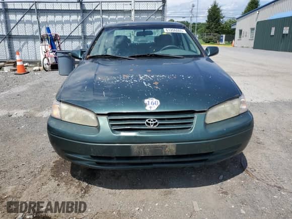 1999 Toyota Camry LE z VIN 4T1BG22K7XU443923, wystawiony jako Copart lot #61206005 z przebiegiem 265 239 mil mil oraz Czysty tytuł • Clean title. Historia ofert i sprzedaży dostępna na DreamBid. Obrazek 5.