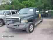 1996 Dodge 1500 z VIN 3B7HF13Z0TG136405, wystawiony jako IAAI lot #42284271 z przebiegiem 226 998 mil mil oraz . Historia ofert i sprzedaży dostępna na DreamBid. Obrazek 2.