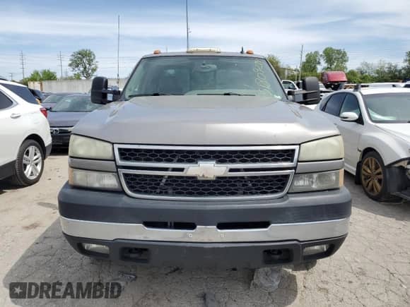 2006 Chevrolet Silverado 3500 DRW Wrk Trk с VIN 1GCJK33286F132975, выставлен на аукционе Copart как лот 51809294 с пробегом 242 451 миль миль и Списание • Salvage title. История ставок и продаж доступна на DreamBid. Изображение 5.