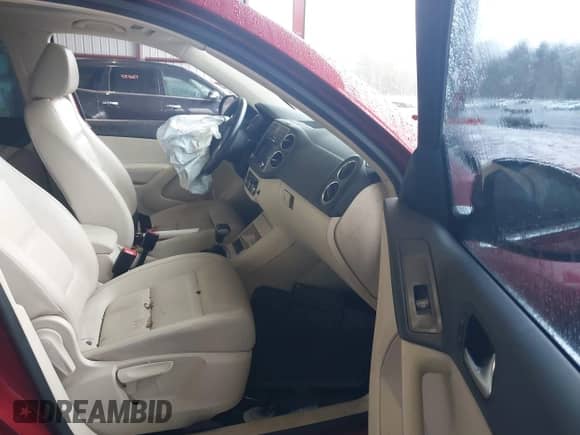 2010 Volkswagen Tiguan SE with VIN WVGBV7AX5AW003923, listed as a IAAI auction lot 43533077 with 176,932 mi miles and . Bid and sale history available at DreamBid. Image 5.