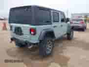 2024 Jeep Wrangler Sport S z VIN 1C4PJXDN6RW296839, wystawiony jako IAAI lot #42389476 z przebiegiem 14 069 mil mil oraz . Historia ofert i sprzedaży dostępna na DreamBid. Obrazek 4.